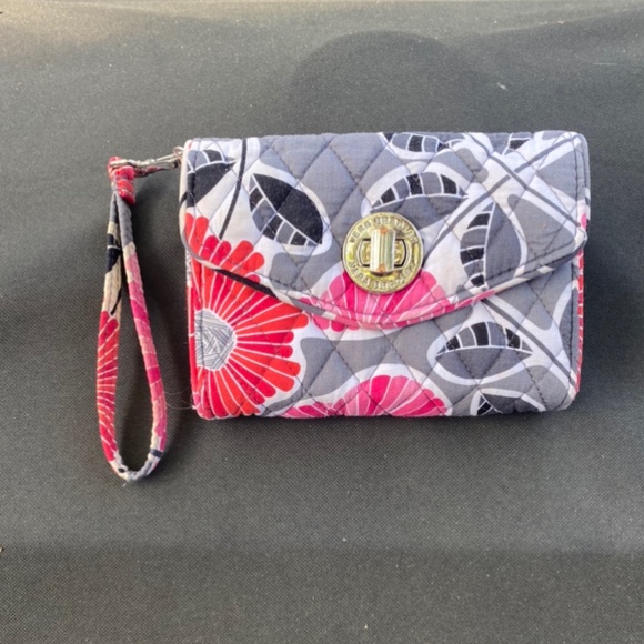 VERA BRADLEY "Your Turn” Smartphone Wristlet in Cherry Blooms Pattern - Picture 1 of 9